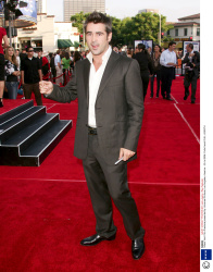 Колин Фаррелл (Colin Farrell) premiera "Miami Vice" in LA, 20.07.2006 "Rexfeatures" (112xHQ) EOZAelA4